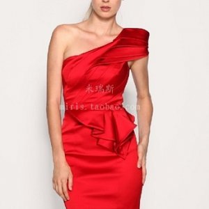 Платье НОВОЕ , размер 44-46
цена 2500
СПб, вышлю в ваш город.