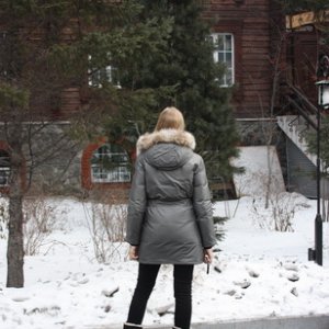 Куртка размера S  у меня ог94 от 75 об 96 рост 176. Проблема- длинные руки:) у этой куртки та же беда:) Но за счет манжета выглядит не плохо. В Мке я 