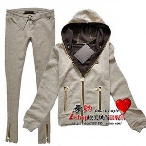 ПОМОГИТЕ НАЙТИ)
я его обыскалась,либо ссылки сгоревшие, либо размера s нету (серого цвета)
((