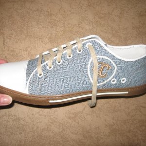 JUST CAVALLI Sneakers 
светло синяя джинса, белый, коричневый. 
 новые, день как приехали)) 
Производство: Italy. Milano 
Размер: 43 р-р . 
Цена: $149