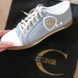 JUST CAVALLI Sneakers 
светло синяя джинса, белый, коричневый. 
 новые, день как приехали)) 
Производство: Italy. Milano 
Размер: 43 р-р . 
Цена: $149