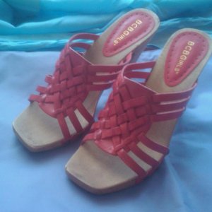 сабо BCBGeneration, р.7
базарчик - http://shophelp.ru/forum/showthread.php?t=16000