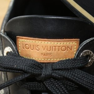 Кроссовки LOUIS VUITTON
Размер 38, б/у
Цена: 3000 руб.