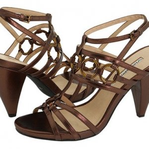 новые кожаные босоножки Via Spiga размер 7

тема в базарчике - http://shophelp.ru/forum/showthread.php?t=18540