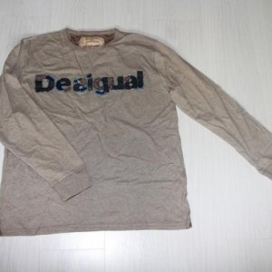 Кофта мужская новая. Desigual размер 52-54
цвет, как на фото серо-бежевый
Размер 52-54 (2XL)
Приятная к телу. Аппликация , кстати, из материала
Мужу н