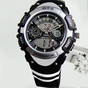 Часы хорошие. В подарочной упаковке. НО, не соответствует описанию на сайте. Нет заявленных функций. Обыкновенные часы. Вроде водонепроницаемые. Еще н