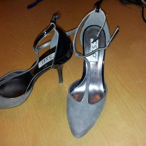 1)	Босоножки RSVP Maebry (цвет Pewter/Black). Ссылка: http://www.6pm.com/rsvp-maebry-latte-black?zfcTest=mat%3A1.  Размер взяла 8М - сели хорошо. Кабл