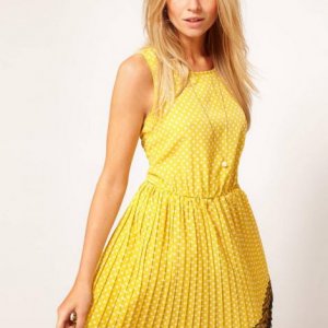 1100р., UK8
Пересылка за Ваш счет.
http://www.asos.com//ASOS/ASOS-Skater-Dress-In-Spot-Print-With-Pleated-Skirt/Prod/pgeproduct.aspx?iid=2297768