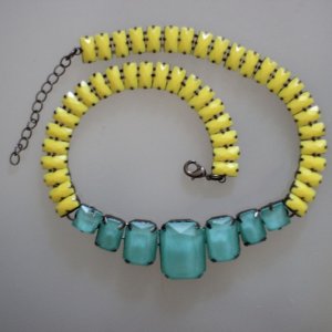 ПРИСТРОЕНО.
Колье ASOS
450 руб
http://www.asos.com/Asos/Asos-Faceted-Bead-Collar-Necklace/Prod/pgeproduct.aspx?iid=2563406