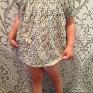 Туничка помделюкс Дания качественная детская одежда(мне напоминает на некст) 80см(но можно и больше на фото доче 2 года рост 86см 
350р.