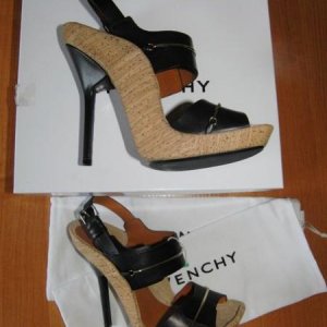 Givenchy, 37,5, 5600 руб.