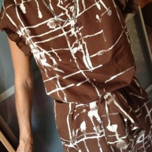 Очень красивое платье из Англии, размер XS, длина 86 см, одето всего 1 раз состояние нового
500 руб