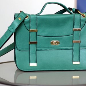 Портфельчик Accessorize
800 руб (покупала за 1400). Торг возможен.
Носила 1 раз, весьма вместительный и лёгкий, держит форму!
Подходит в качестве конт