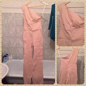 Еще есть комбез на одно плечо ASOS Jumpsuit With Extreme Shoulder
Как я люблю смотреть на вещи с асимметрией, так же реееедко их ношу. Чувствую диском