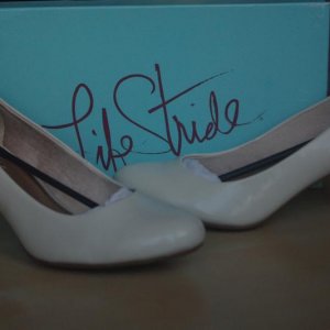 Life Stride, size 8, color Bleach, $ 50