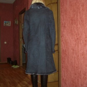 Супер дубленкА! Наутральная длинная овчина. Очень легкая и прям какая-то вся шелковистая)) 
Размер написан S. Для полного 44 идеально будет (на 42 мне