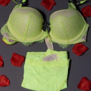 Размеры 34D, 36С, 32С, 34С, 34В push up.
трусики S и XS 
 цена 2300 руб.