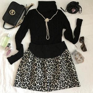 Продам Victorias Secret Animal-print miniskirt - размер 2 (XS). Body by Victoria. Верх тянется. Длина 16" length (42см). Ширина верха 35см, ширина низ