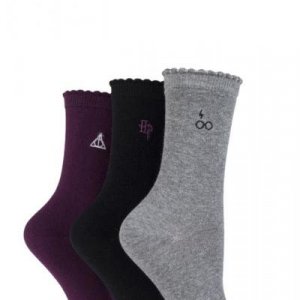 Носки SockShop Harry Potter Embroidered Detail Cotton Socks
FABRIC:
Black & Purple 77% Cotton 22% Polyamide 1% Elastane. Grey 51% Cotton 24% Polyester