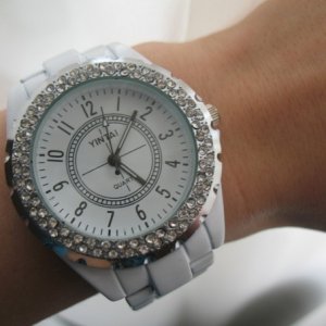 часы среднего качества,очень среднего =))
http://www.yoneedjewelry.com/stainless_steel_white_watch_PD024704.html