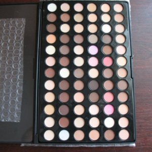 палетка на 72 цвета
http://www.buyincoins.com/pro-72-color-neutral-nudes-eyeshadow-palette-eye-shadow-product-1998.html