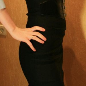 юбка http://www.hotmiamistyles.com/Black_Buckles_High_Waist_Knee_Length_Pencil_Skirt_p/s5125%20black.htm