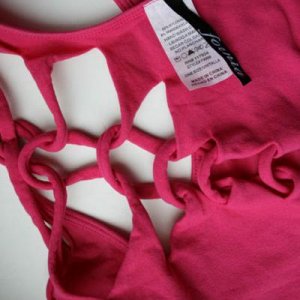 топ http://www.hotmiamistyles.com/Fuchsia_Slash_Cut_Away_Seamless_Top_p/f9998%20fuchsia%20(b).htm