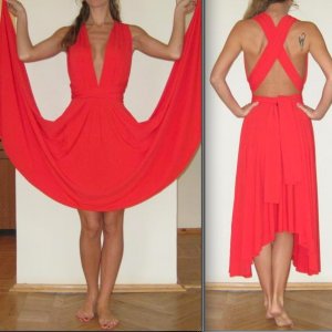 800р. XS в талии в самый раз, больше, чем на 65 вряд ли налезет. Ткань тяжелая, тянется, края не обработаны вообще. Юбка длиннее по бокам, короче сзад