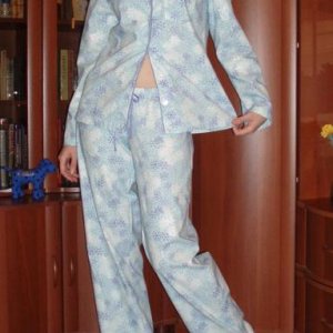 The Dreamer Flannel Pajama, U48 light blue snowflake, S regular на 96-68-98, тапочки XL на 40