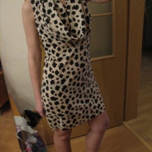 Новое платье ASOS, 10 размер, подойдет на 46 размар, красиво увеличивает бюст, мне большевато, Цена 600-00
http://www.asos.com//Asos/Asos-Spot-Animal-
