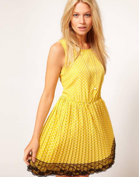 1100р., UK8
Пересылка за Ваш счет.
http://www.asos.com//ASOS/ASOS-Skater-Dress-In-Spot-Print-With-Pleated-Skirt/Prod/pgeproduct.aspx?iid=2297768