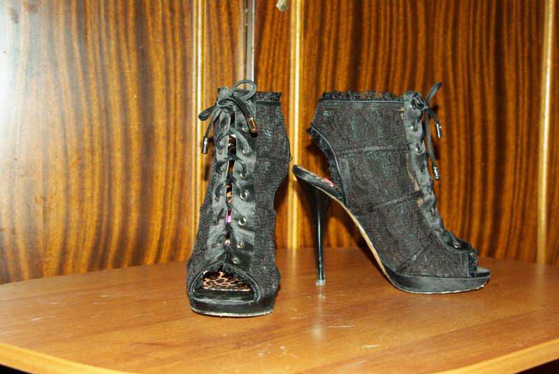 Betsey Johnson 6.5