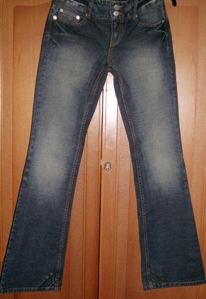 BOOTCUT UPLIFTER JEANS SZ 2 на ОБ89 ОТ75
По талии, но не давит, внутри синтетическая подкладка
Mjrstok Price: $13.20