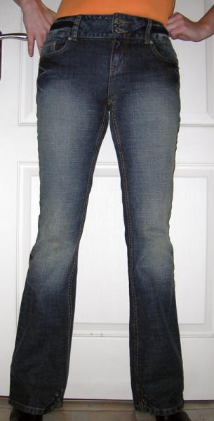 BOOTCUT UPLIFTER JEANS SZ 2 на ОБ89 ОТ75
По талии, но не давит, внутри синтетическая подкладка
Mjrstok Price: $13.20