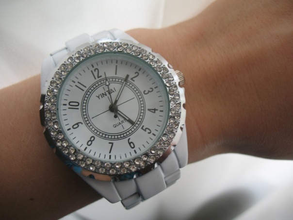 часы среднего качества,очень среднего =))
http://www.yoneedjewelry.com/stainless_steel_white_watch_PD024704.html