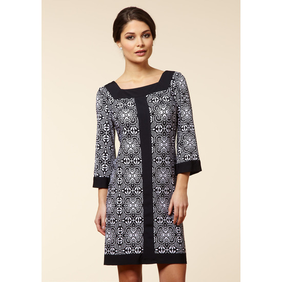 CHETTA B 2 3/4 Sleeve Dress
Лёгкое летнее платье. Немного тянется.
Состав: 95% Полиестр, 5% Спандекс.
Цвет: чёрный/белый (как на фото).
Размеры: 6(US)