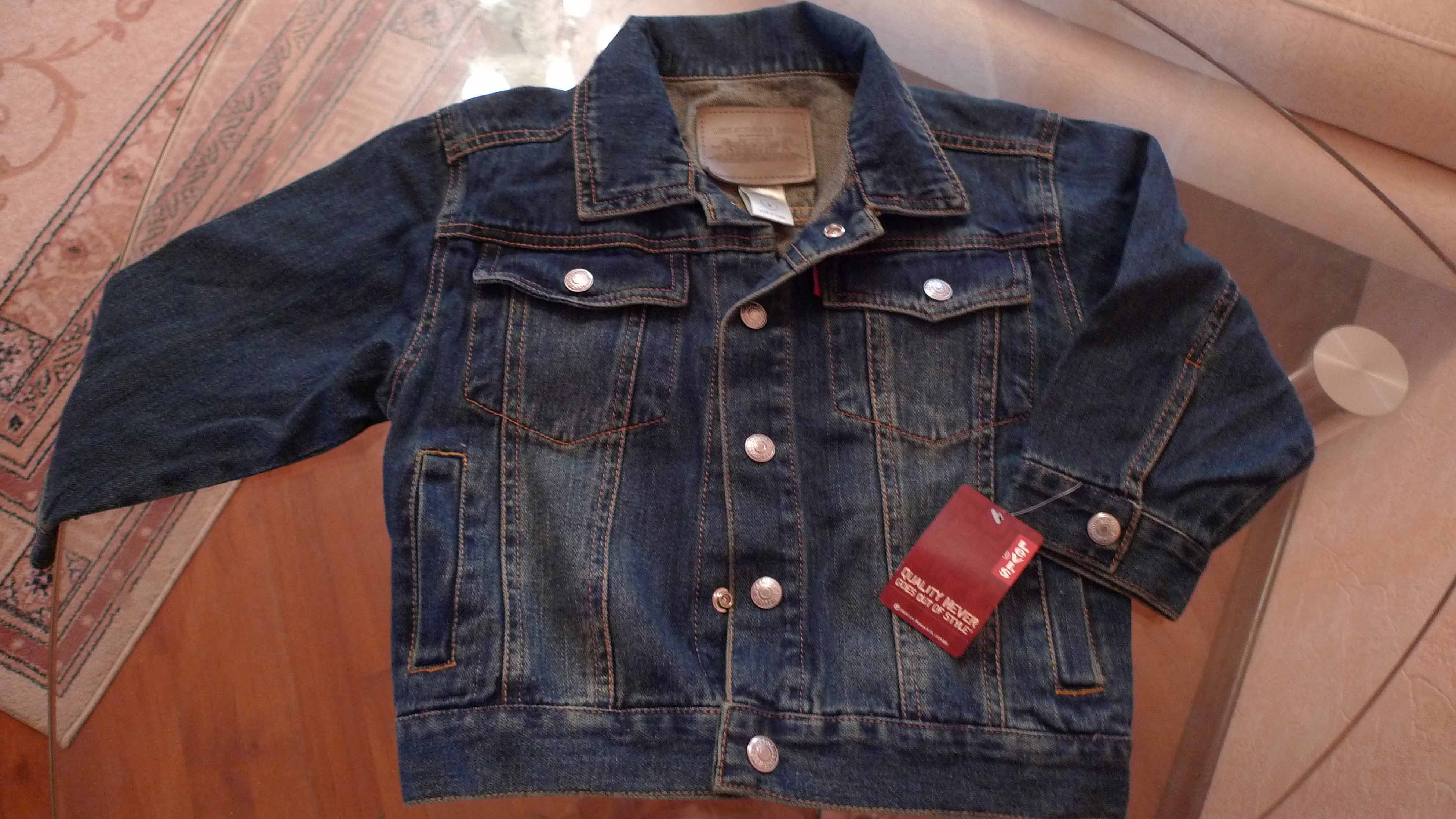 джинсовая куртка Levi's на мальчика
размер 4года
не на худеньких
цена 850р