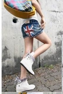 http://www.wholesale-dress.net/hip-pockets-fashion-short-jeans-g1135840.html