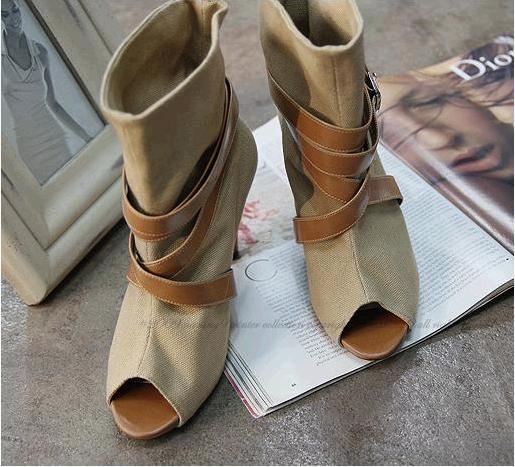 Korean Leather Buckle Short Boots Apricot
Wholesale цена: US$ 12.66 
мерка:35-39
http://www.wholesale-dress.net/goods-1119889-Korean-Leather-Buckle-Sh