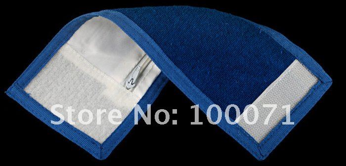 Кошелек на запястье.