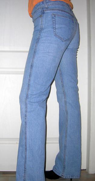 MJR Sales
FAMOUS CATALOG BOOTCUT STRETCH JEAN SZ 2
Price: $8.80