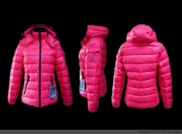 Очень классный пуховик Moncler. Размер 42 (российский). Цена 3900руб. Отправлю почтой за свой счет.