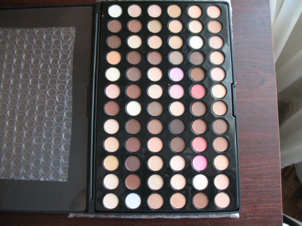 палетка на 72 цвета
http://www.buyincoins.com/pro-72-color-neutral-nudes-eyeshadow-palette-eye-shadow-product-1998.html