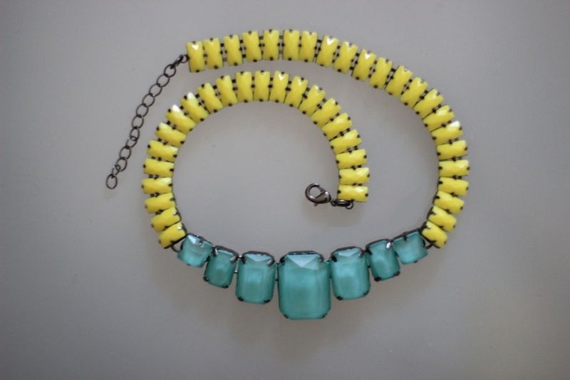 ПРИСТРОЕНО.
Колье ASOS
450 руб
http://www.asos.com/Asos/Asos-Faceted-Bead-Collar-Necklace/Prod/pgeproduct.aspx?iid=2563406