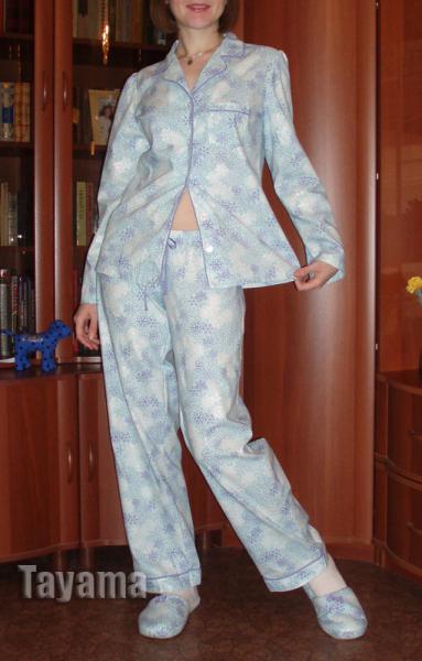 The Dreamer Flannel Pajama, U48 light blue snowflake, S regular на 96-68-98, тапочки XL на 40