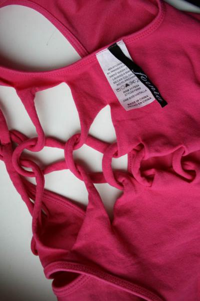 топ http://www.hotmiamistyles.com/Fuchsia_Slash_Cut_Away_Seamless_Top_p/f9998%20fuchsia%20(b).htm