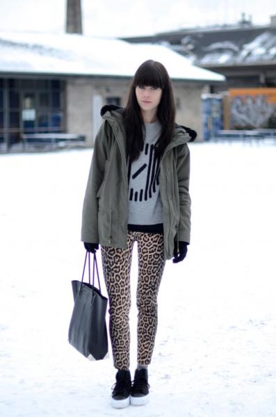 winter look outfit leopard print pants green hooded parka 710x1072