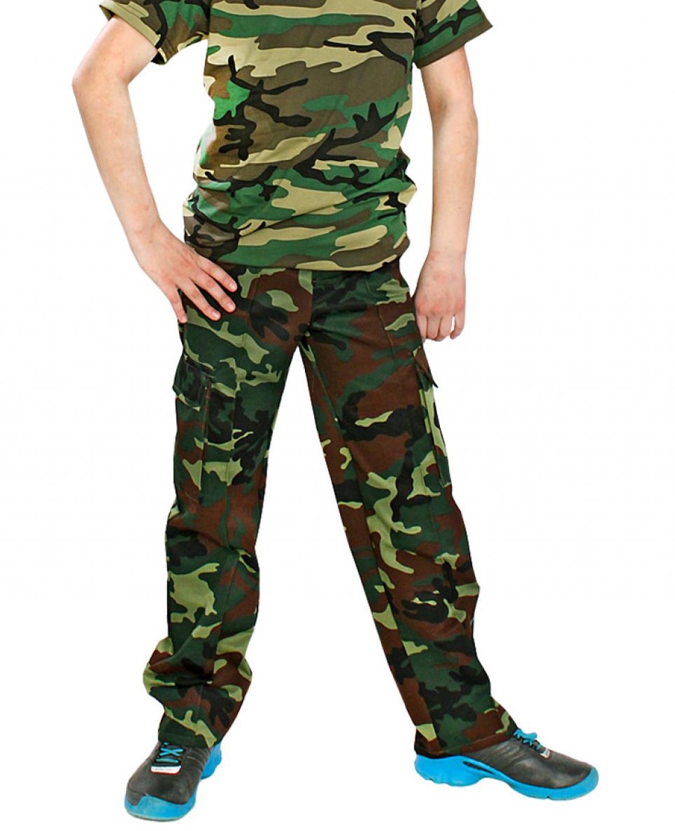 Интернет хаки. Военные брюки зеленые КМФ детские. Камуфляжный костюм для девочки. Камуфляжная форма для детей. Военная камуфляжная форма для детей.