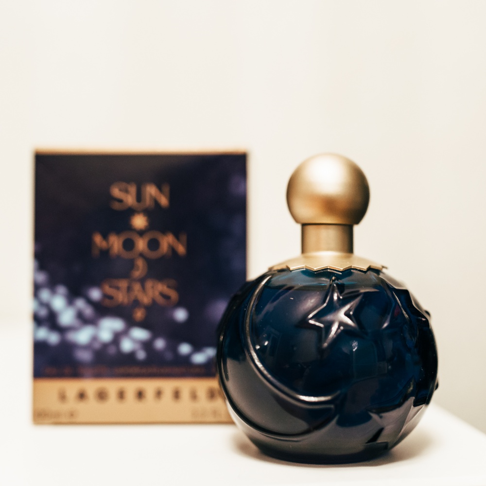 Fragrance moon. Sun Moon Stars Karl Lagerfeld. Moon Sun Парфюм. Духи Луна. Туалетная вода солнце и Луна.