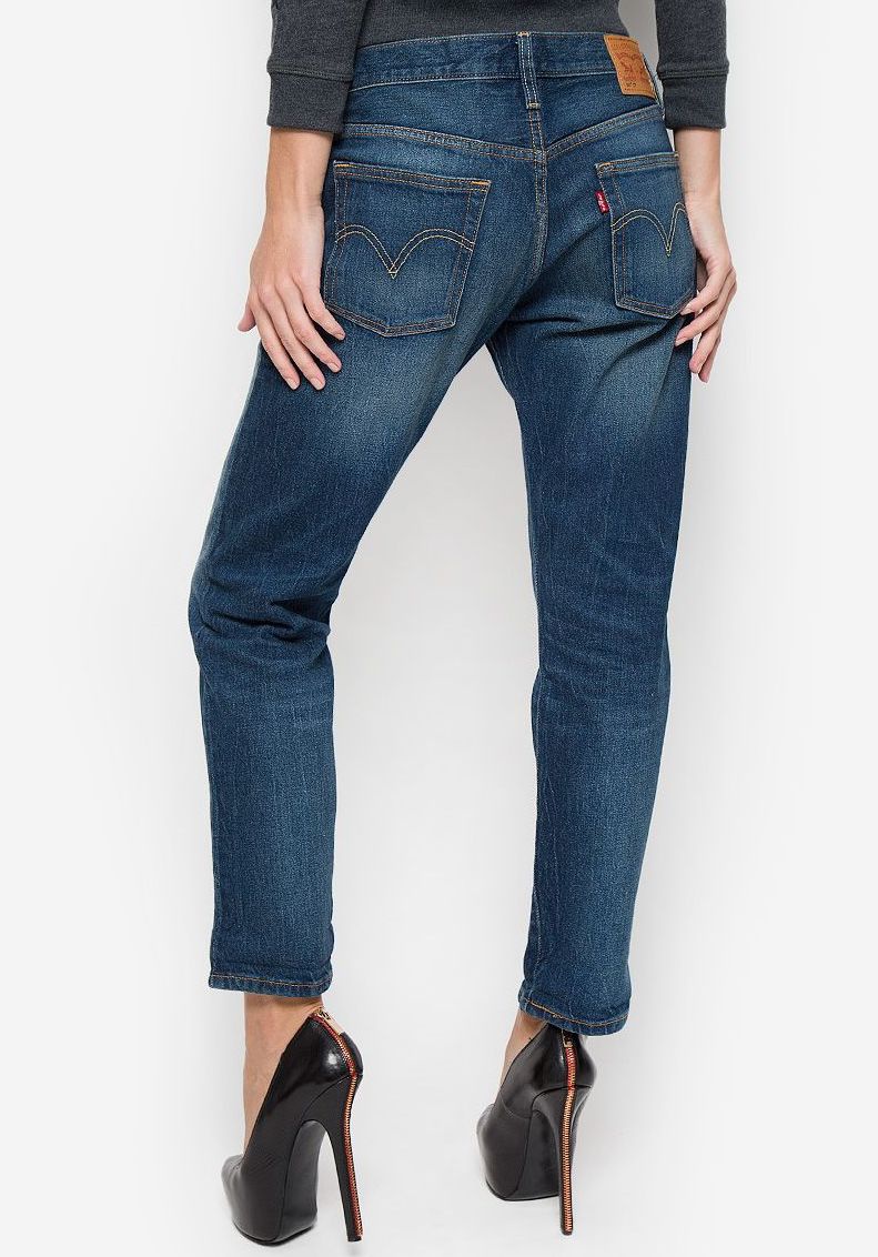 Как выглядят прямые джинсы женские